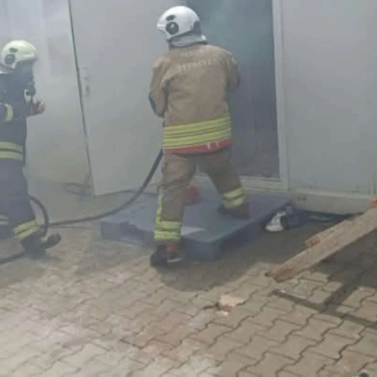 Antakya'da konteyner yangını çıktı
