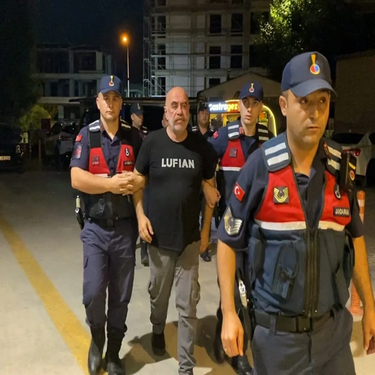 Bursa'da Uyuşturucu Operasyonu: Yönetmen Ezel Akay Gözaltına Alındı