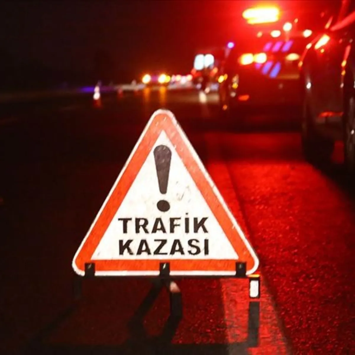 Çayırova'da işçi servisiyle tır çarpıştı: 1 ölü