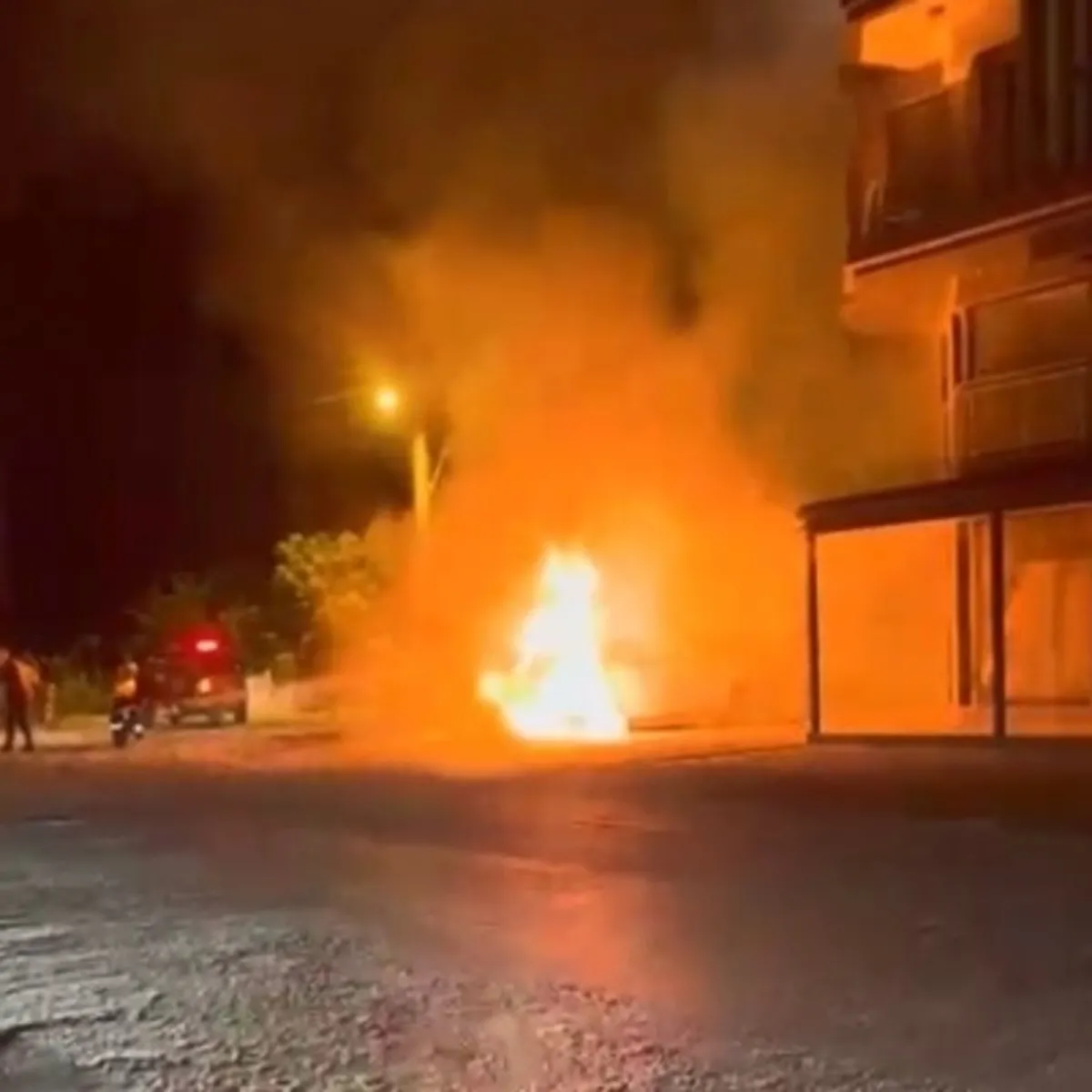 Dalaman'da elektrikli otomobilde yangın çıktı