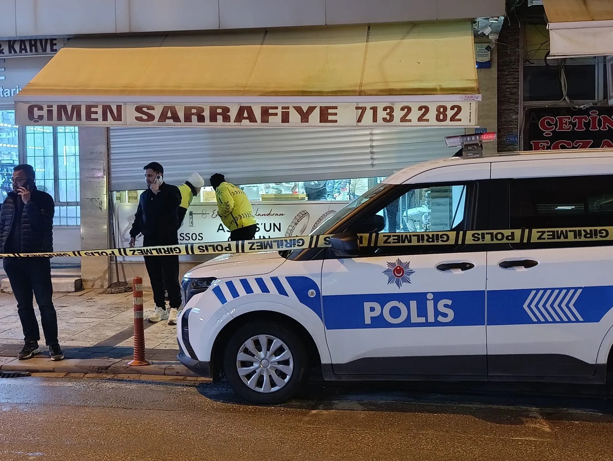 Denizli'de kuyumcu 100 kilo altınla kaçtı