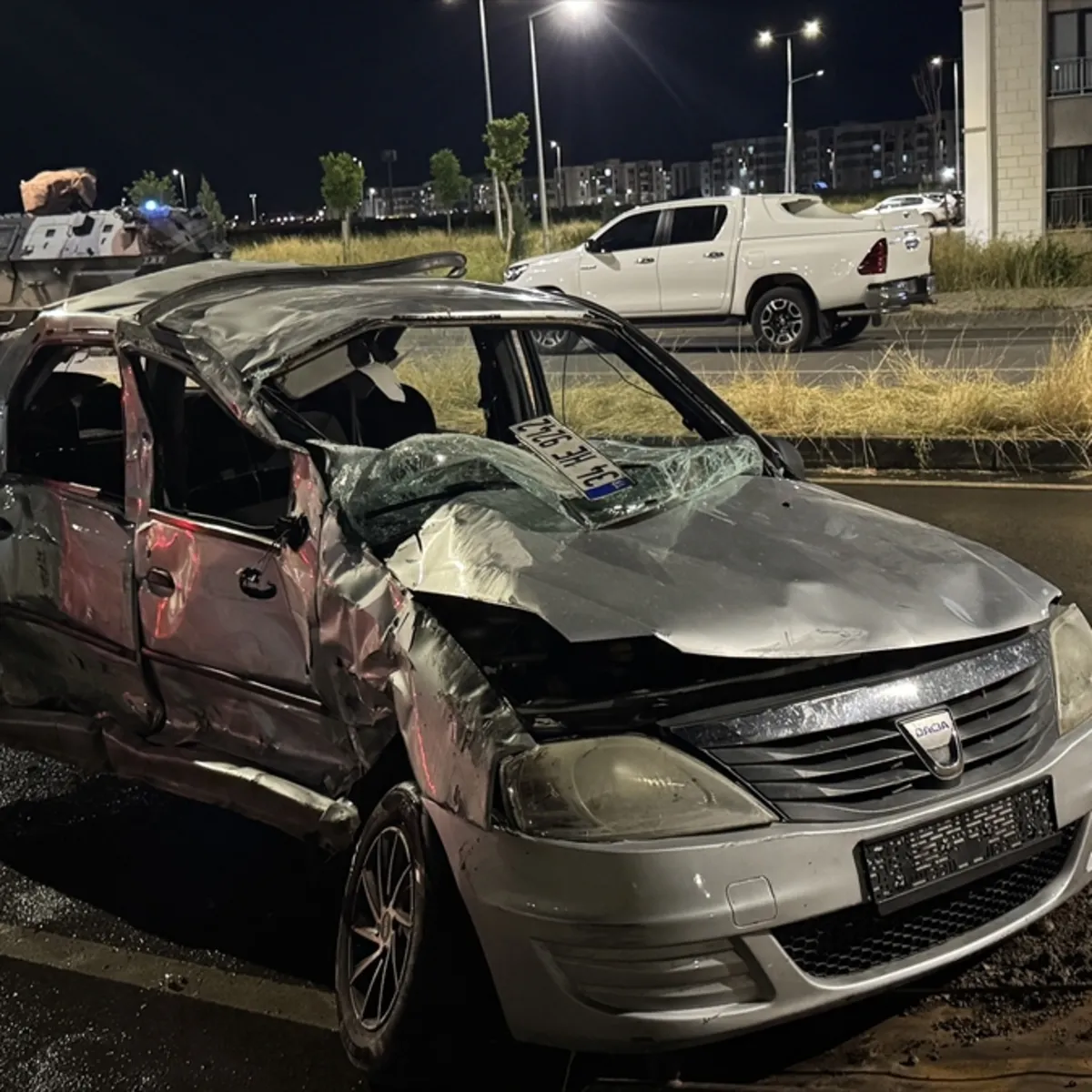 Diyarbakır'da otobüs ve otomobil çarpıştı
