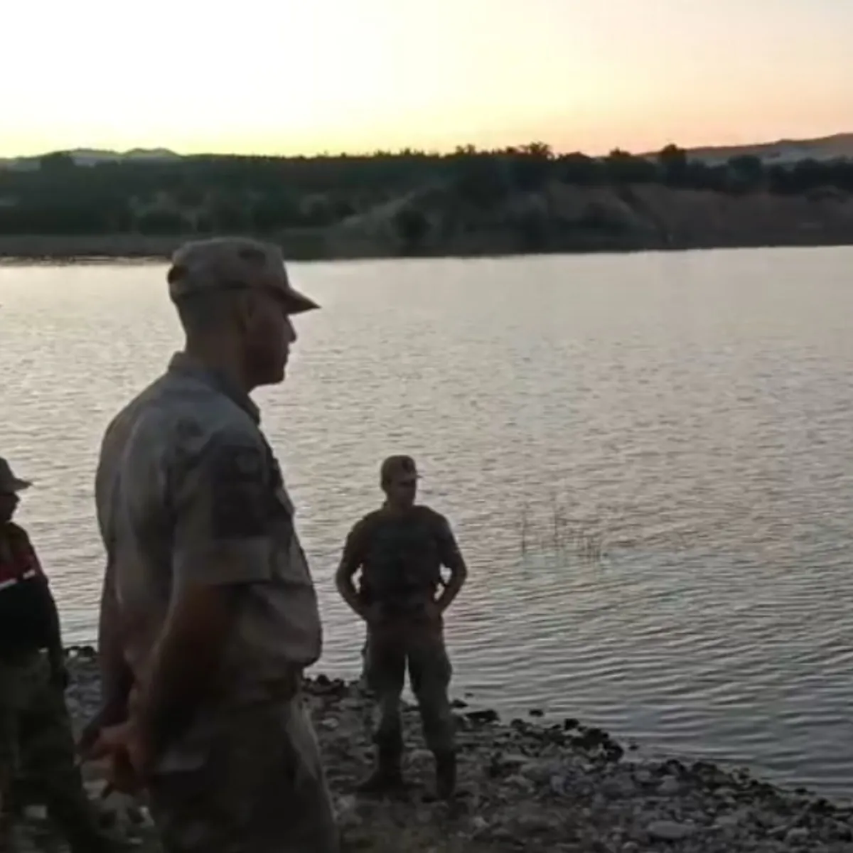Elazığ'da baraj gölüne giren genç öldü