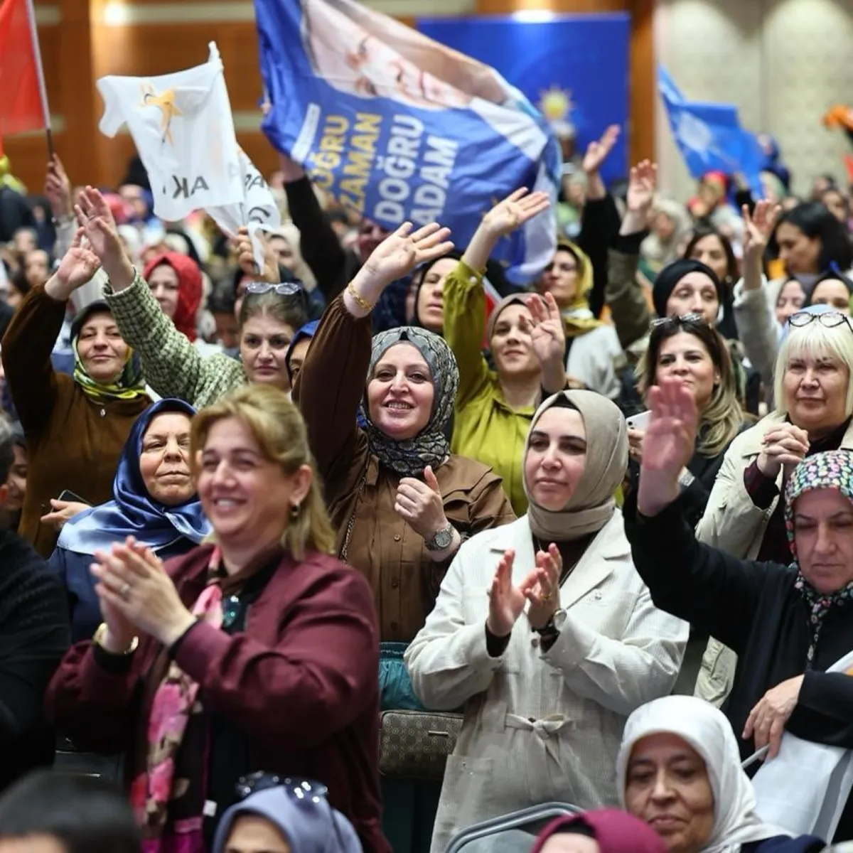 Erdoğan'dan Kadın Kollarına Mesaj