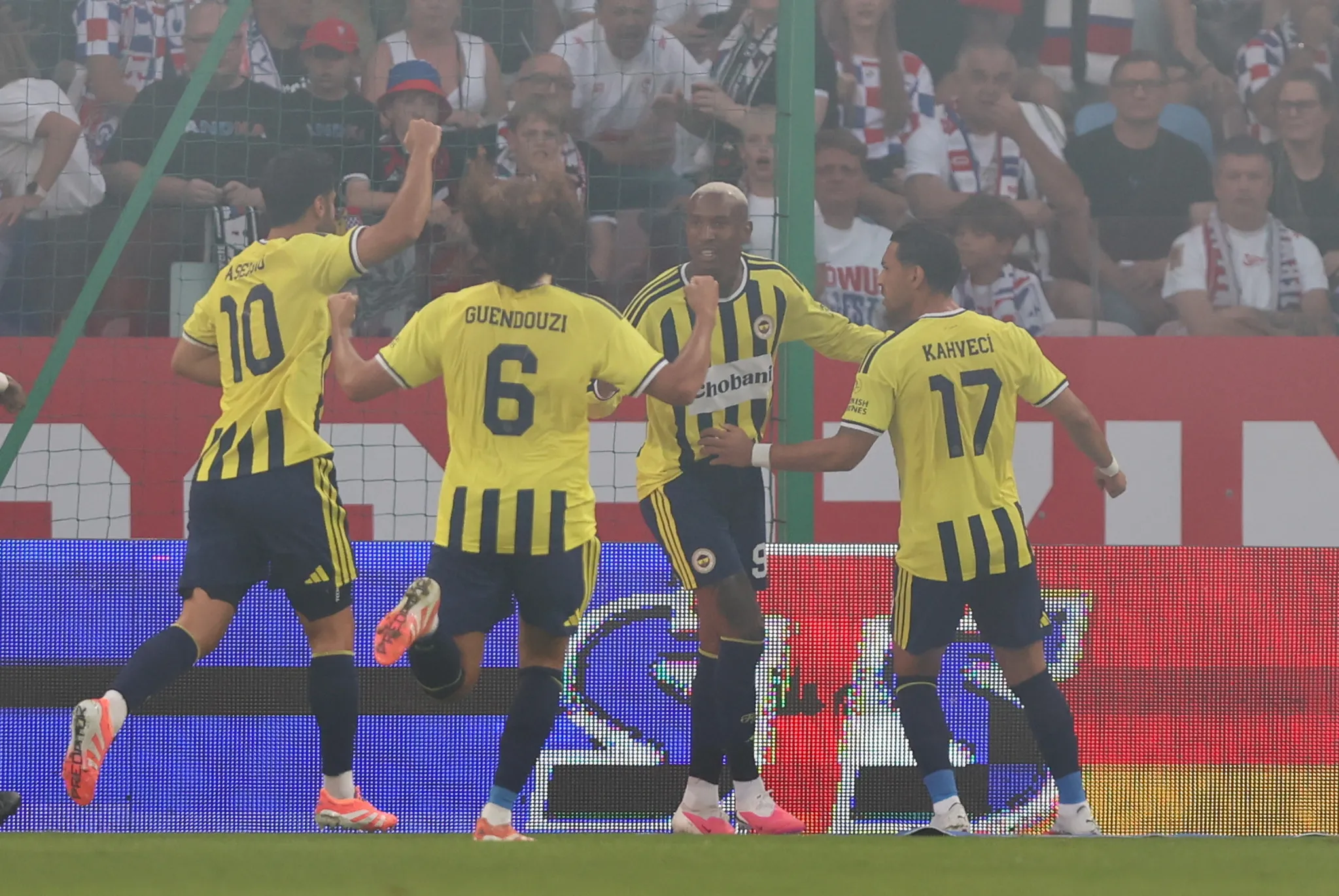 Fenerbahçe UEFA listesinde değişiklik yaptı