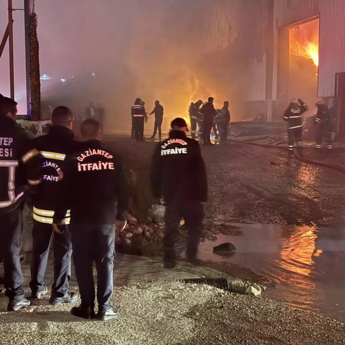 Gaziantep'te fabrikada yangın çıktı