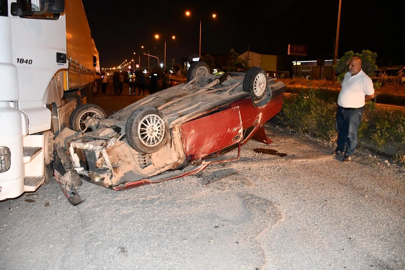 Hatay'da otomobil lastiği patladı 3 kişi yaralandı