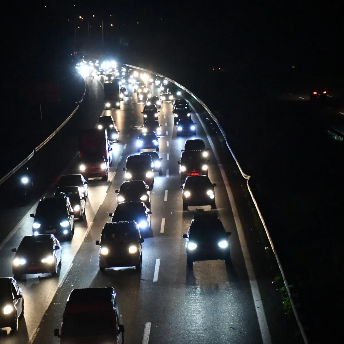 İstanbul'a dönüşlerde trafik yoğunluğu oluştu