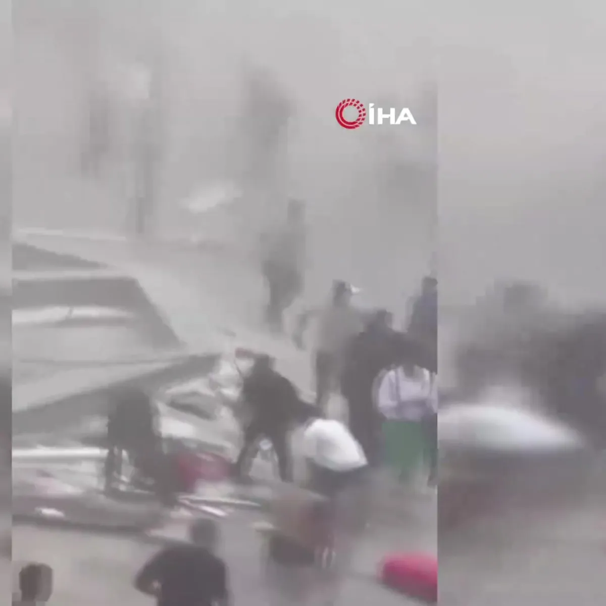 Kahire'de alışveriş merkezinde patlama meydana geldi