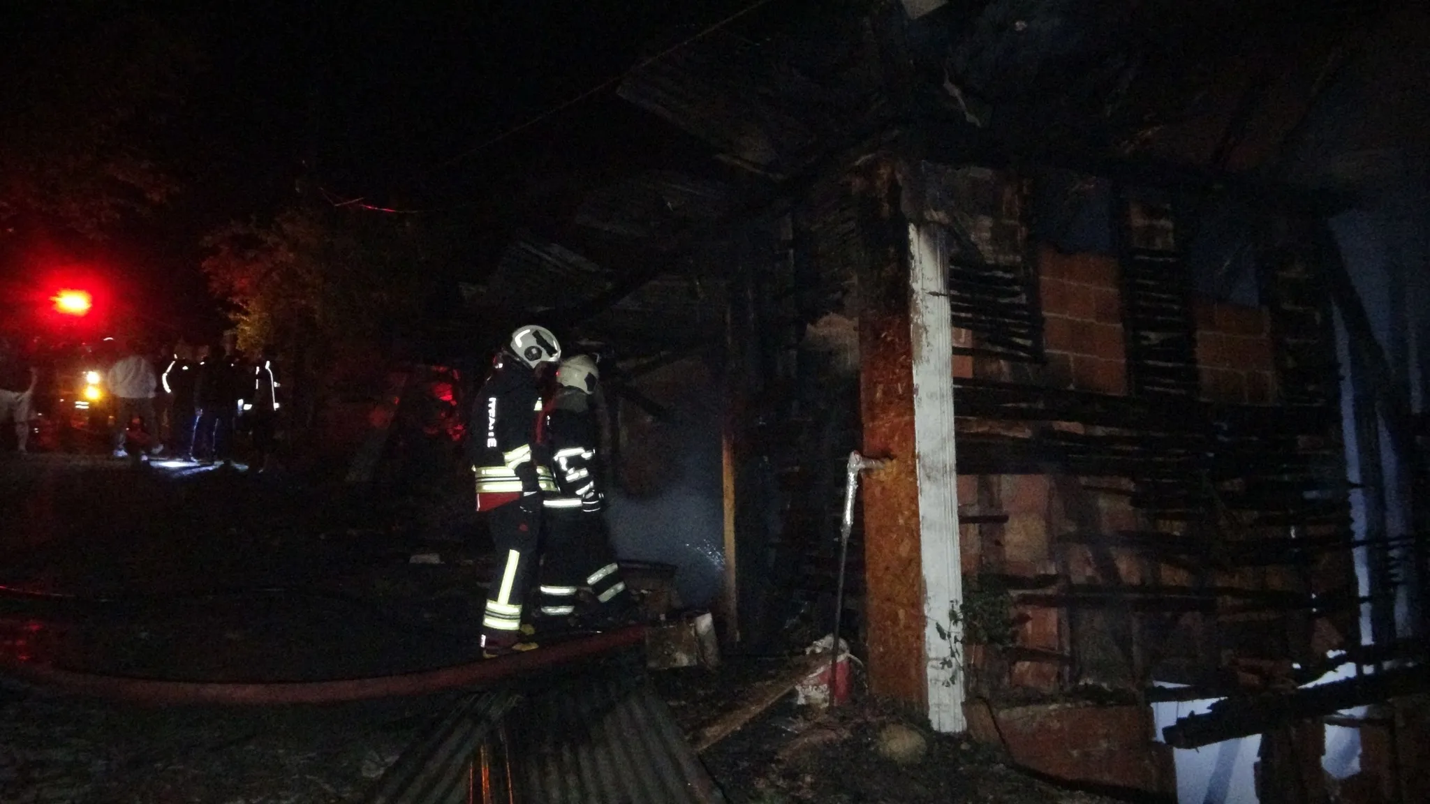 Kastamonu'da ahşap ev yandı