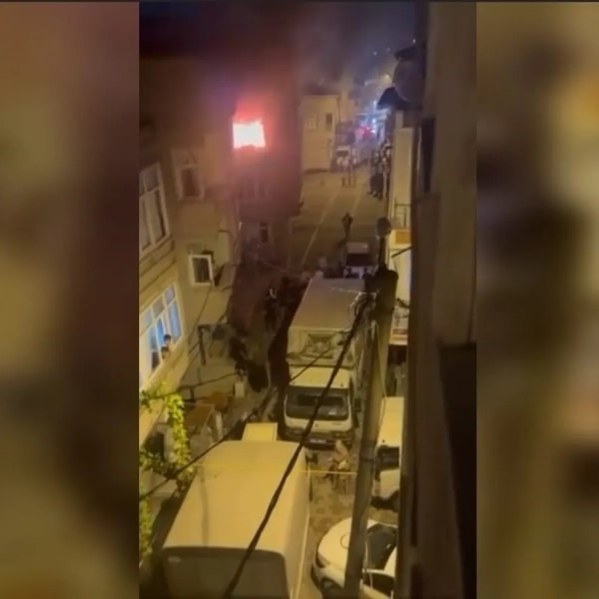 Küçükçekmece'de Metruk Bina Yangını Söndürüldü