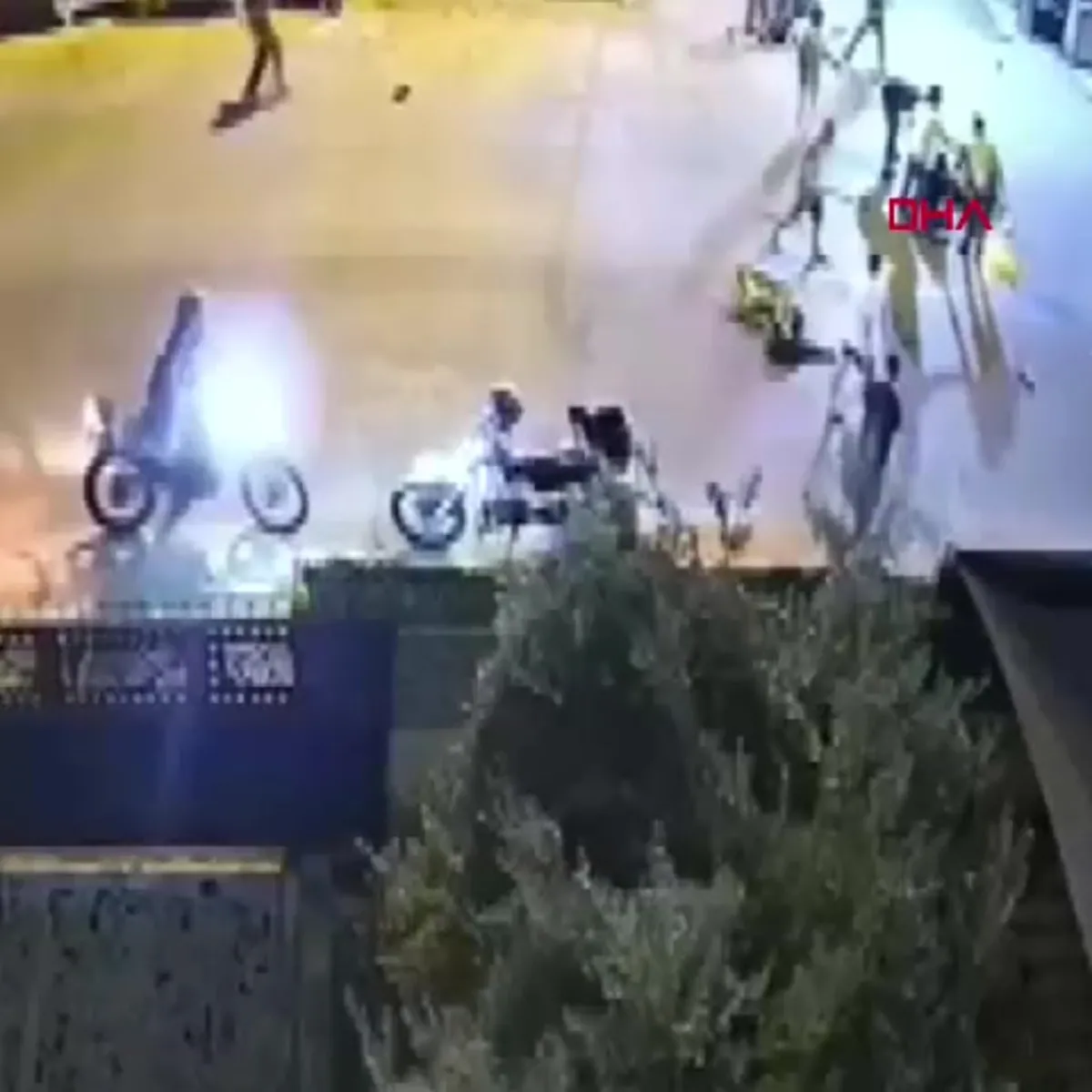 Mersin'de otomobil motosiklete çarptı