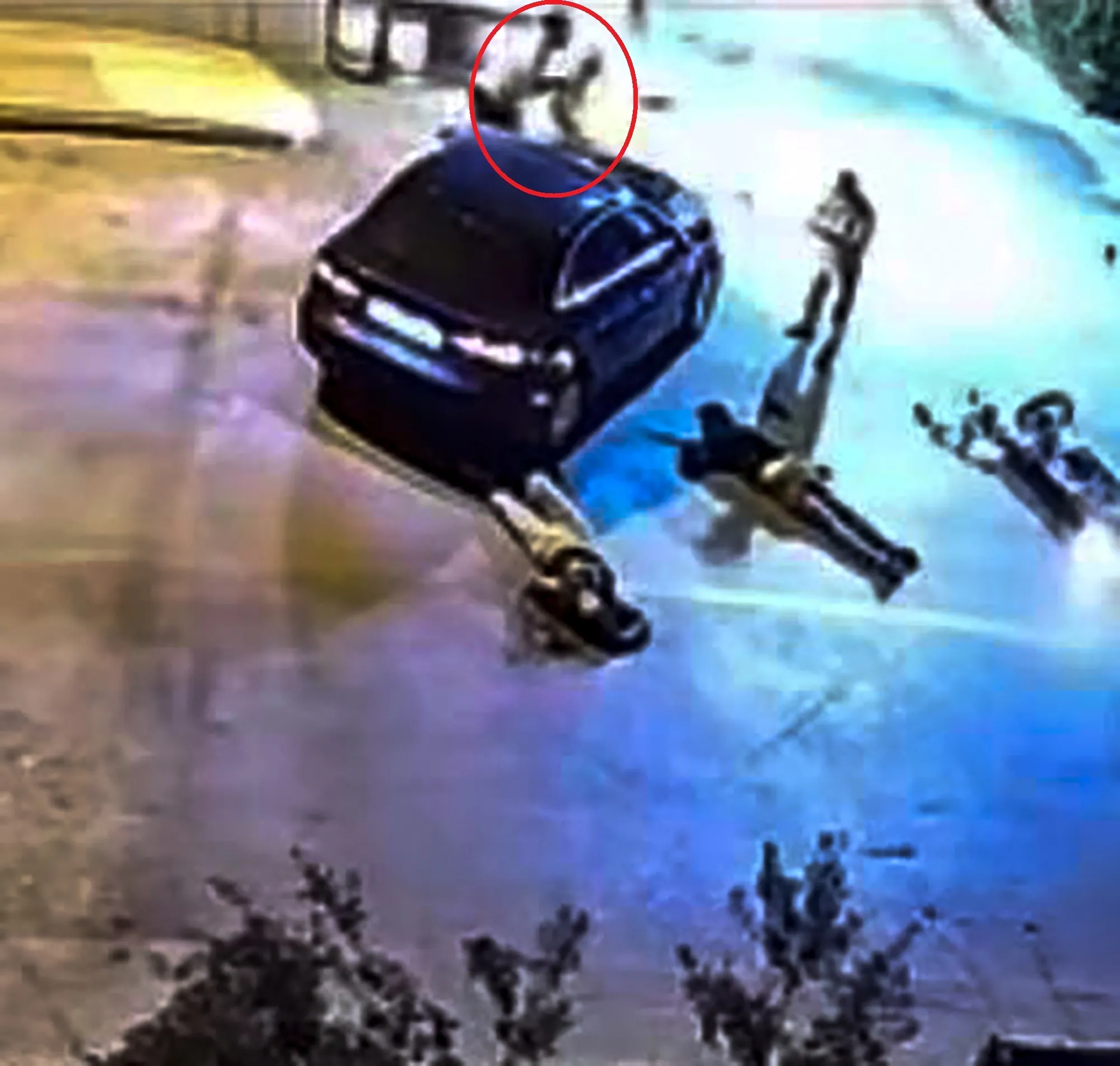 Mersin'de otomobil motosiklete çarptı