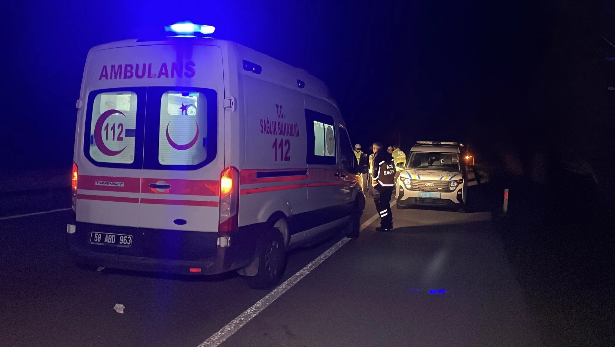 Sivas'ta otomobil ağaca çarptı: 1 ölü