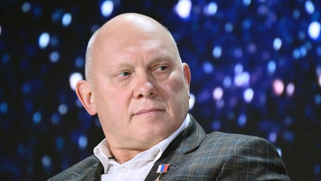 rus-kozmonot-artemyev-brics-ulkelerinin-politikasi-uzayin-bariscil-amaclarla-kesif-ve-kullaniminda-buyuk-rol-5eg7SJCIjpg - revizyonhaber